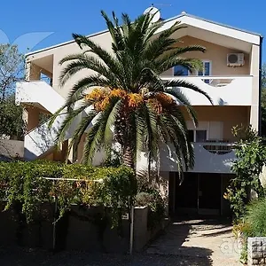 https://apartments-nikolina-posedarje.hotelinzadar.com