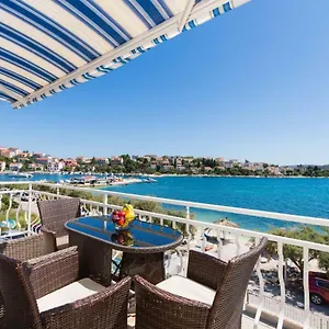 Rozana - Beachfront Wellness Retreat Apartment